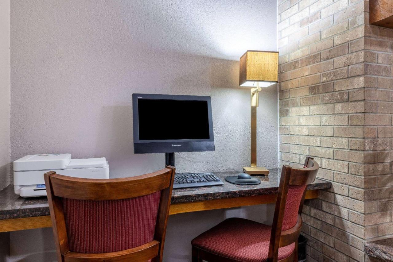 Americinn By Wyndham Dickinson Esterno foto