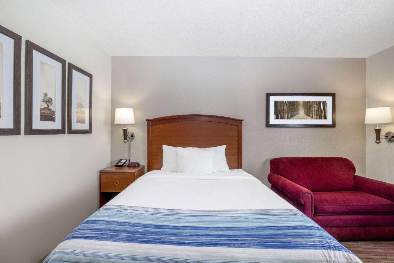 Americinn By Wyndham Dickinson Esterno foto