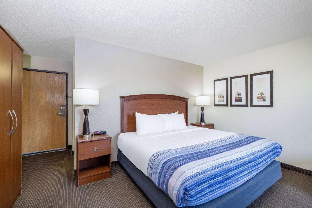 Americinn By Wyndham Dickinson Esterno foto