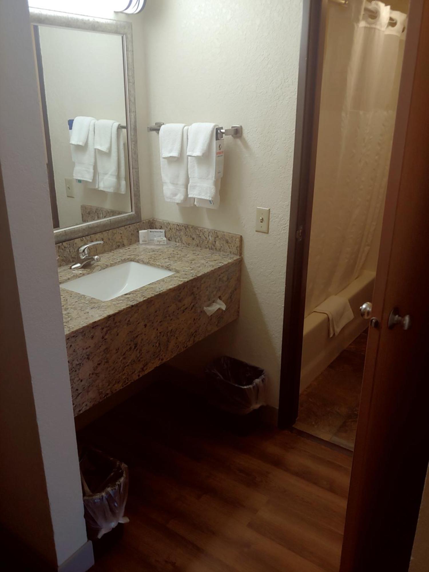 Americinn By Wyndham Dickinson Esterno foto