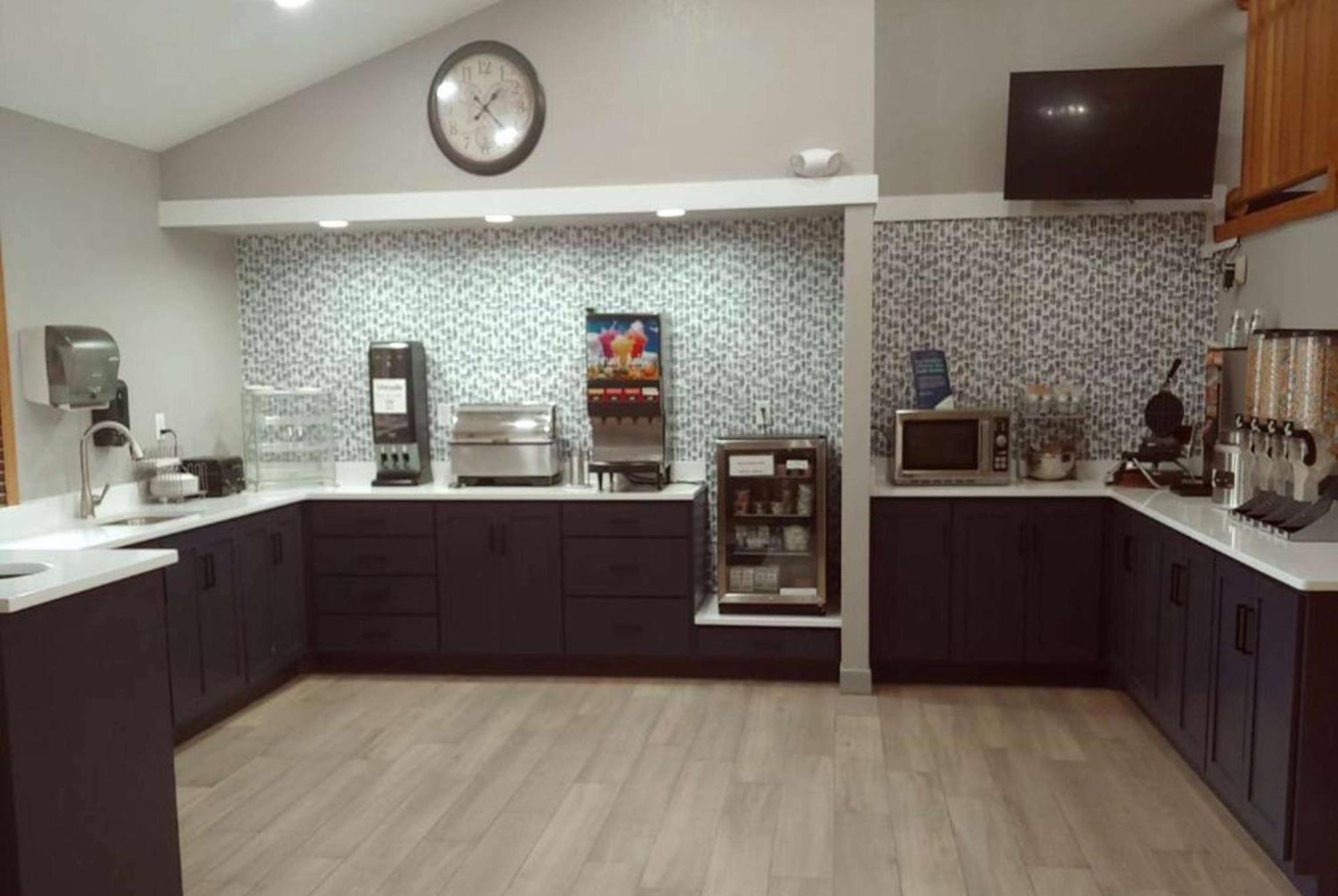 Americinn By Wyndham Dickinson Esterno foto
