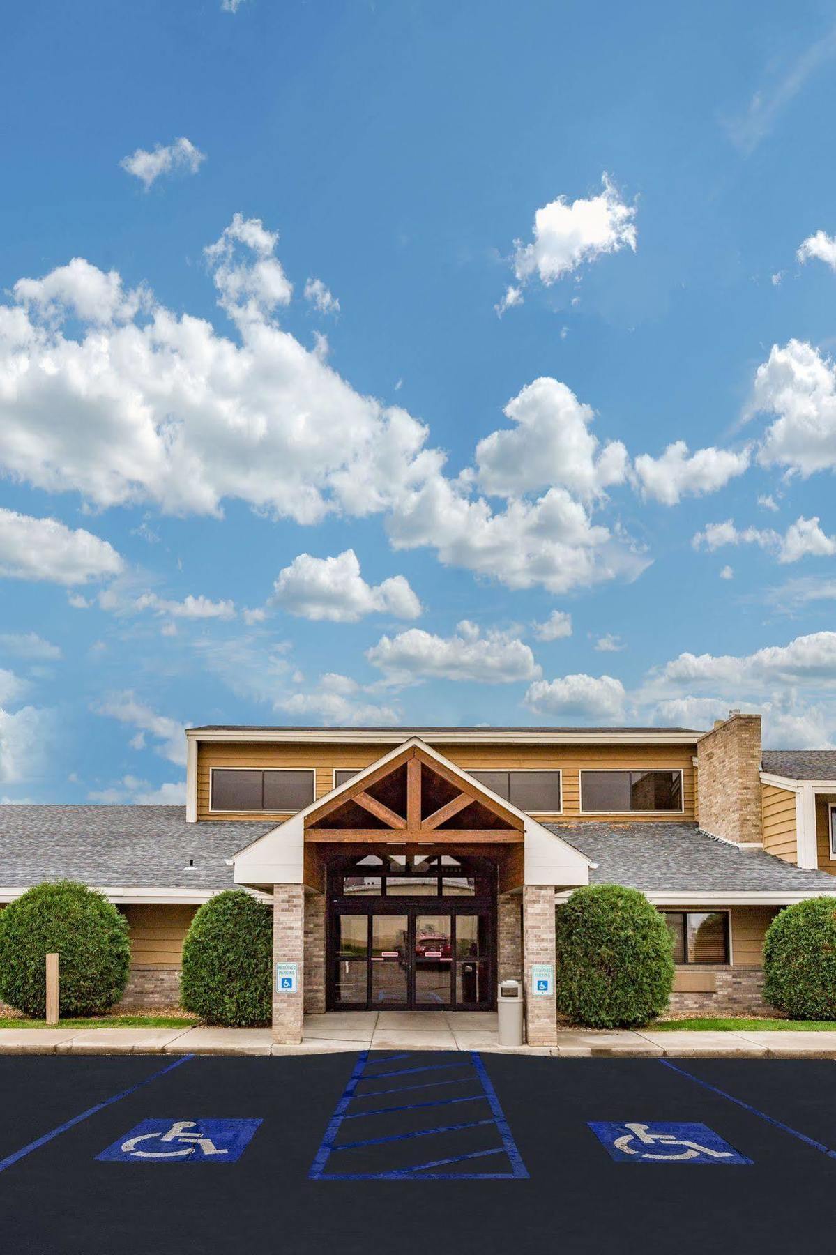 Americinn By Wyndham Dickinson Esterno foto
